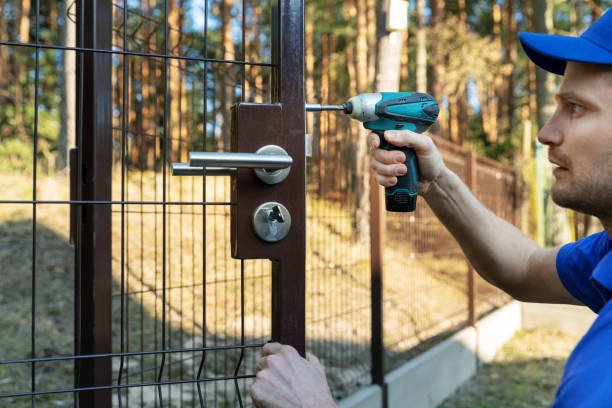 Fence gate hardware installation service